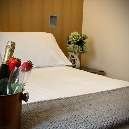 Rooms At 1703 Гленротс Екстериор снимка